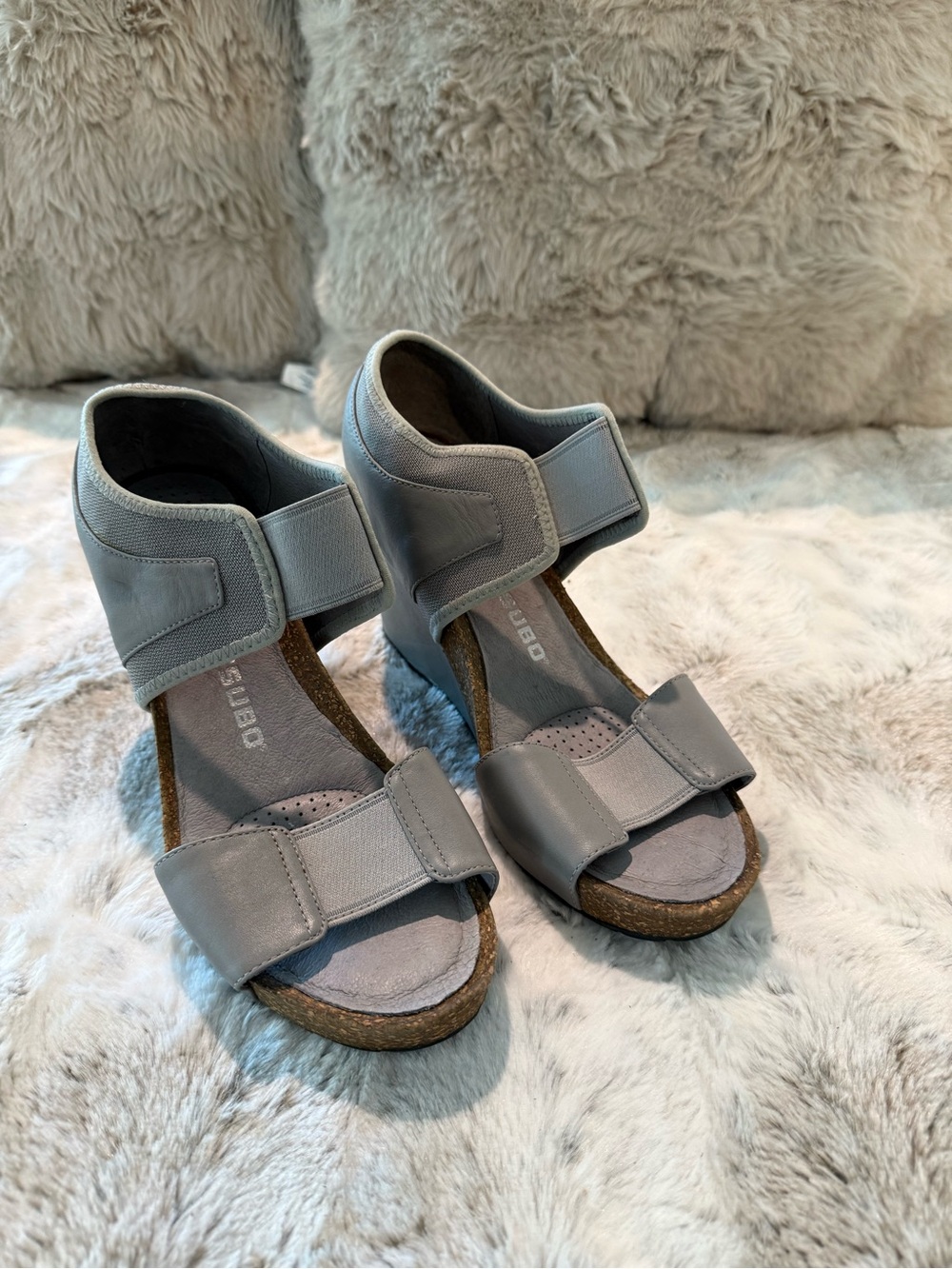 Tsubo Gray Adjustable Open-Toe Sandals
